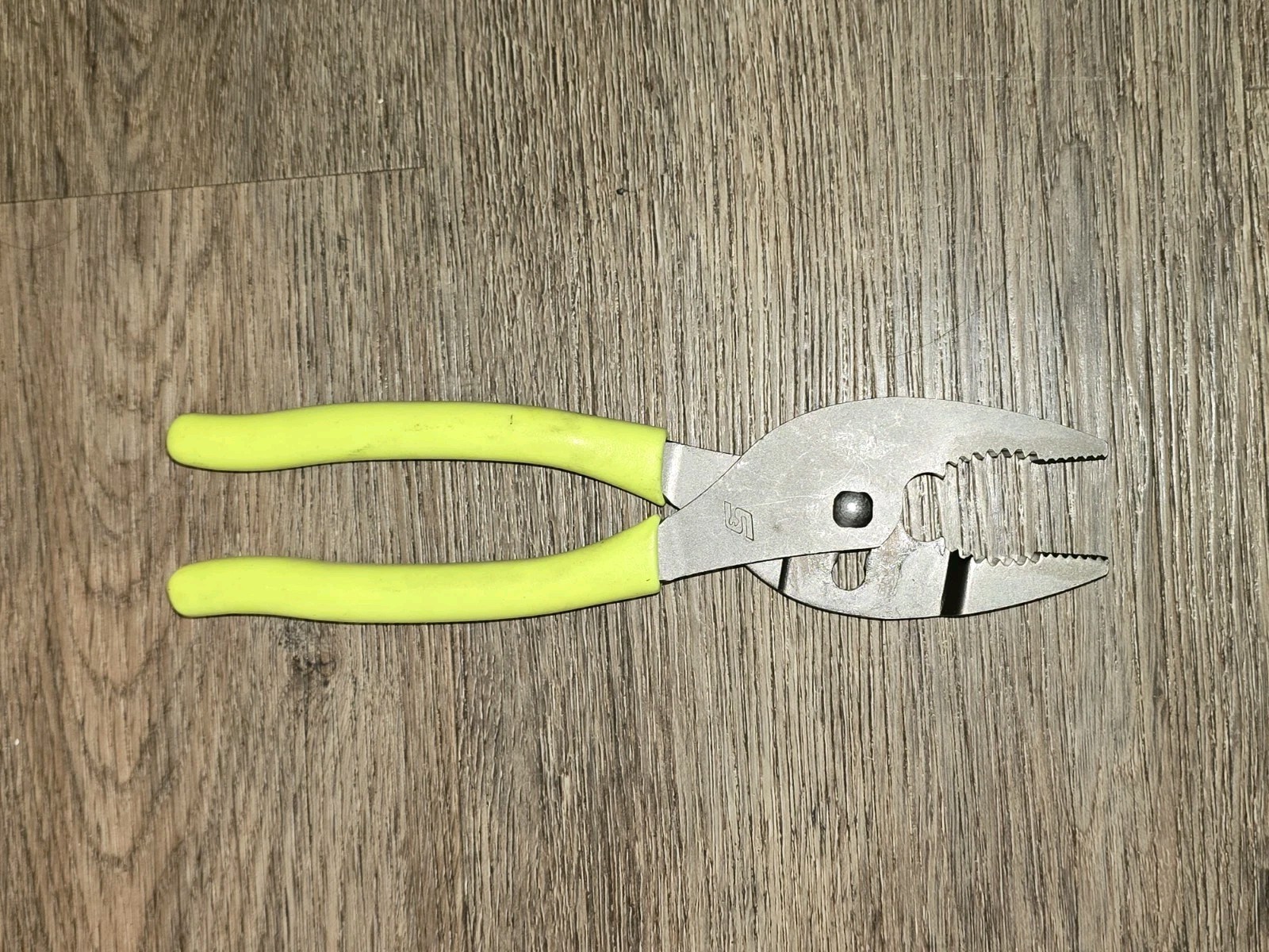 Snap On 137ACF 8″ HEAVY-DUTY Talon Grip combination slip joint pliers YELLOW