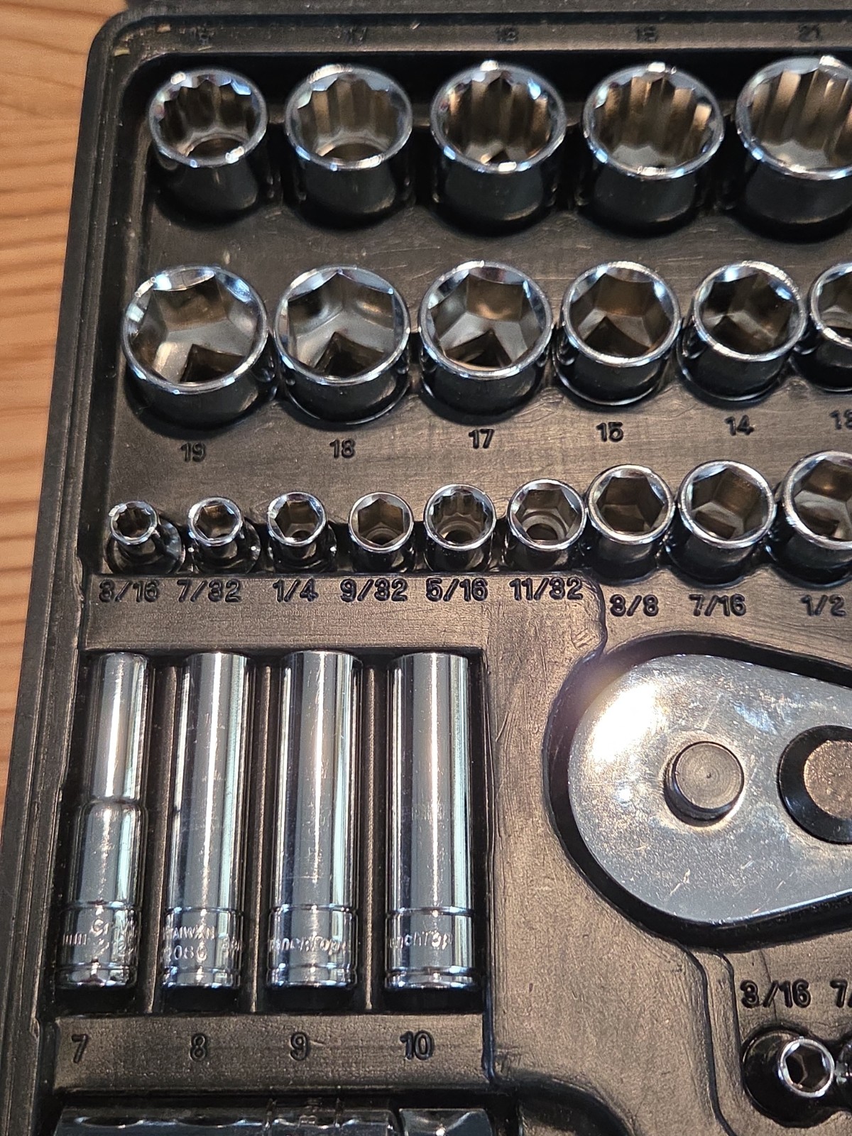 Benchtop 100 Piece Mechanics Tool Socket Set 1/4” 3/8” 1/2” Drive Metric & SAE