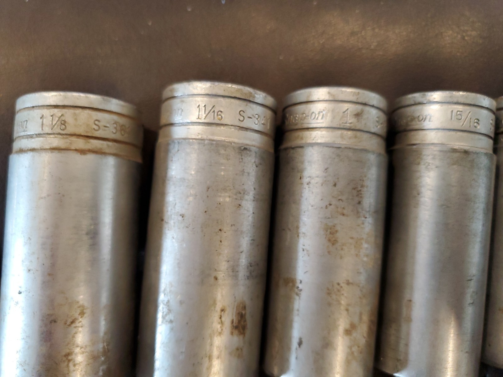 Snap On 9pc 1/2in Drive Deep Well Socket Set Sae 9/16″ – 1-1/8″ w/ Carrier, 12pt