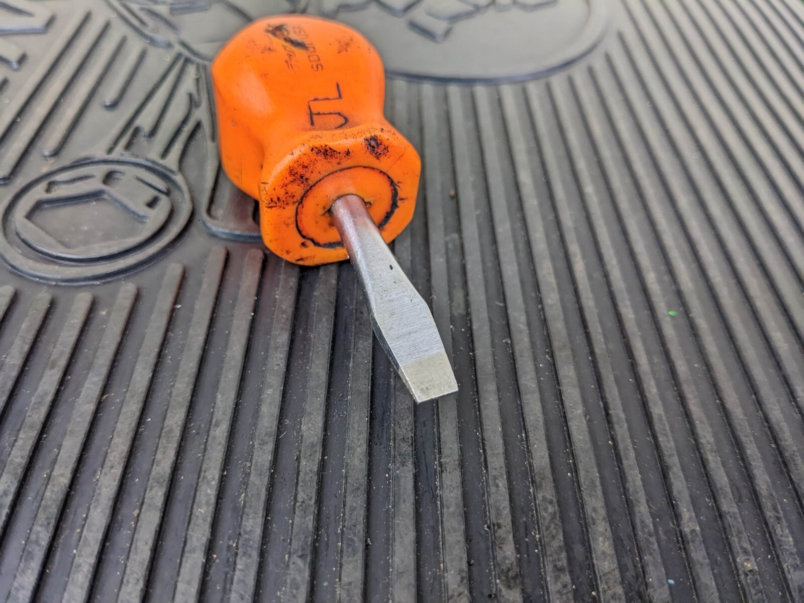 #bd910 Snap On SDD1 Stubby Screwdriver Flat Tip-Orange Hard Handle