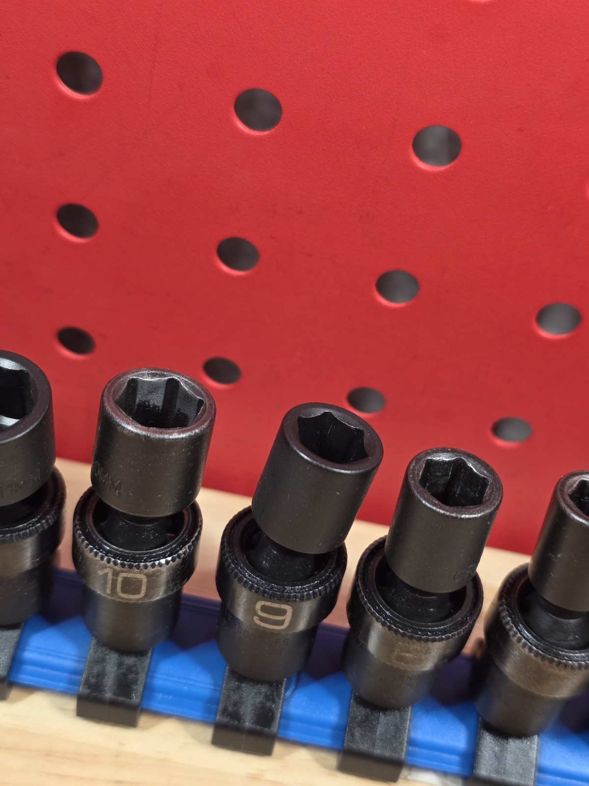 Matco Tools SAUPM126V 5-15mm 12-Piece 1/4” Drive Metric Impact Swivel Socket Set
