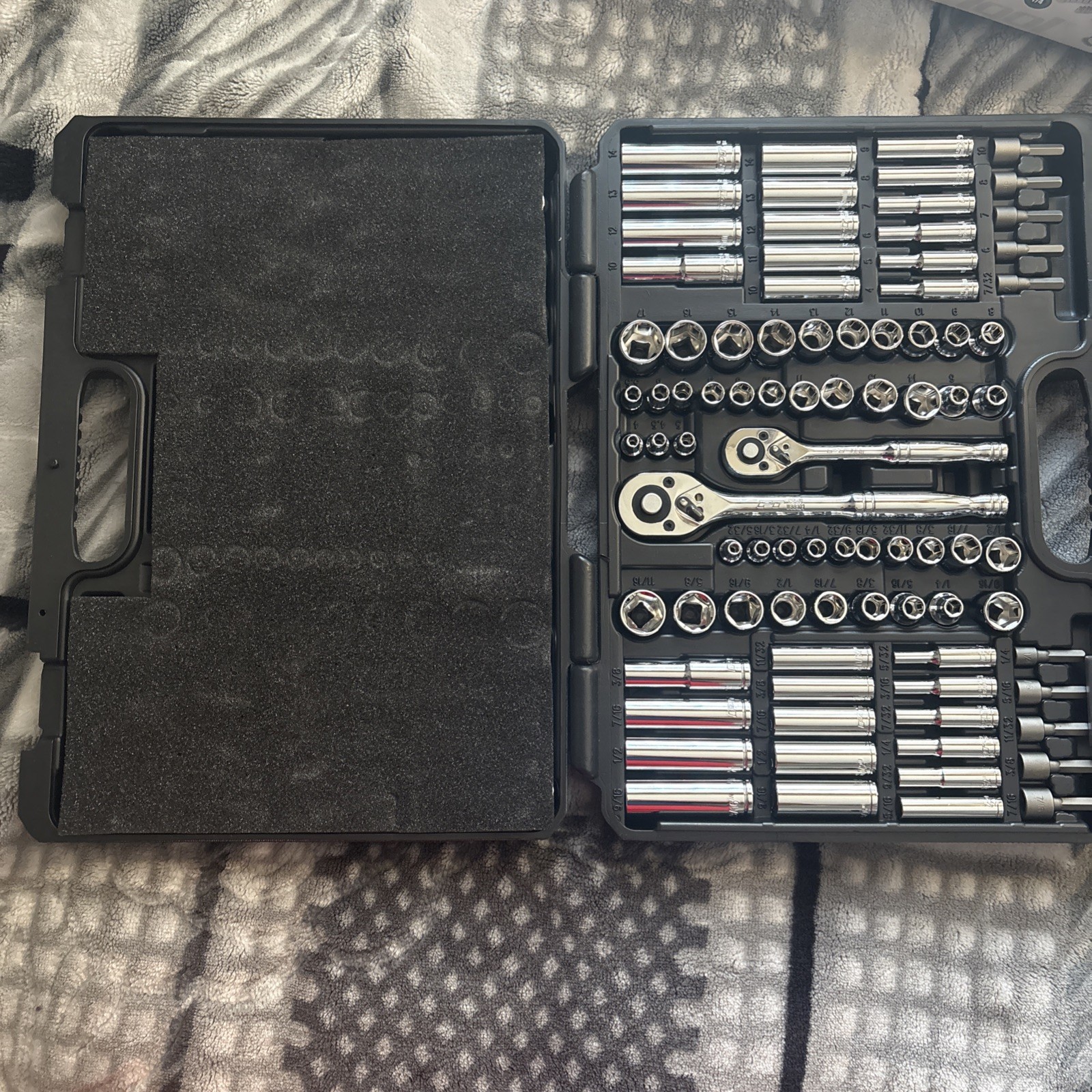 Performance Tool W30502 155-Piece SAE & Metric Mechanic’s Tool Set
