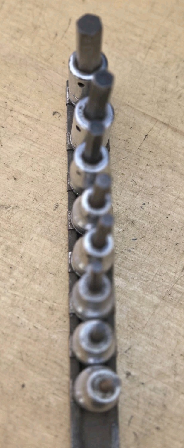Snap On 208EFAY – 3/8″ Drive 8 Pc SAE Standard Hex Bit Socket Driver Set
