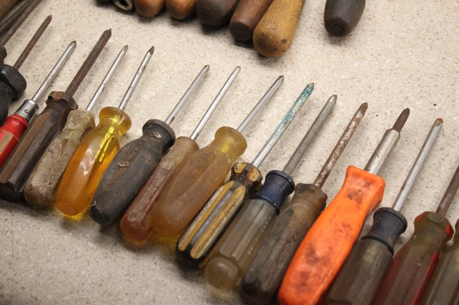 Lot Of Various Size Flat Head & Phillips Head Screwdrivers Vintage Old Tools9357