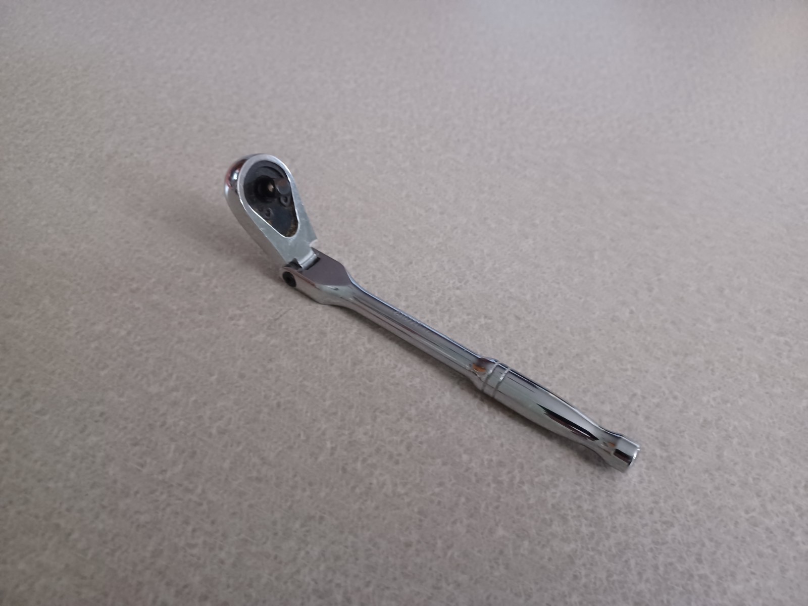 GearWrench 81012F – 84 Tooth 1/4″ Drive Flex Head Ratchet + 3/8 dr lot of 2