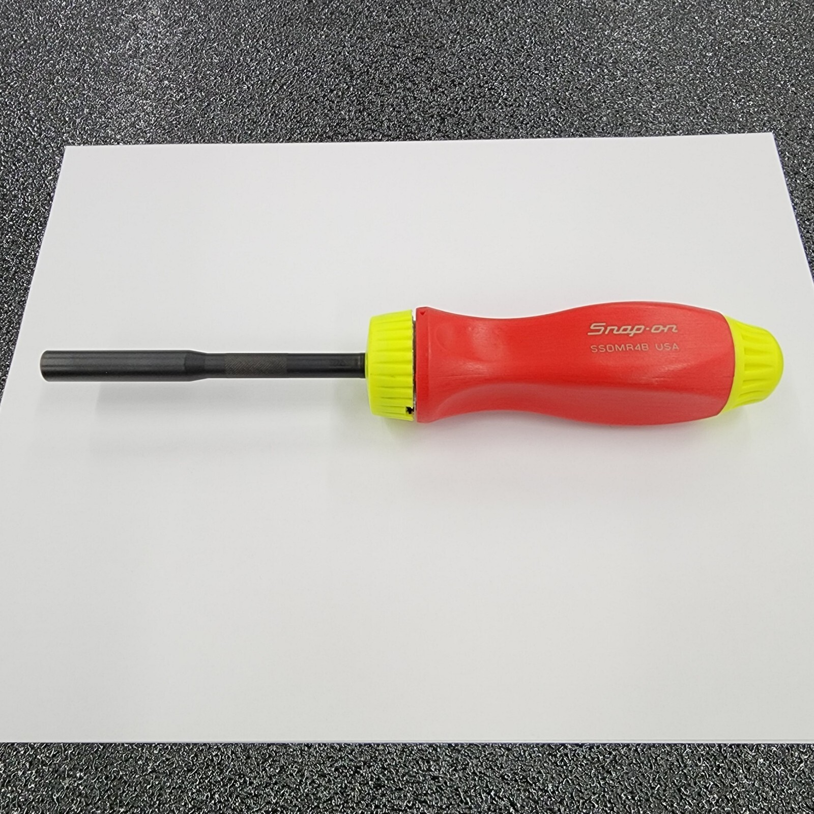 Snap-on Tools USA RARE RED & HIGH-VIZ Ratcheting Screwdriver w/Bits SSDMR4B