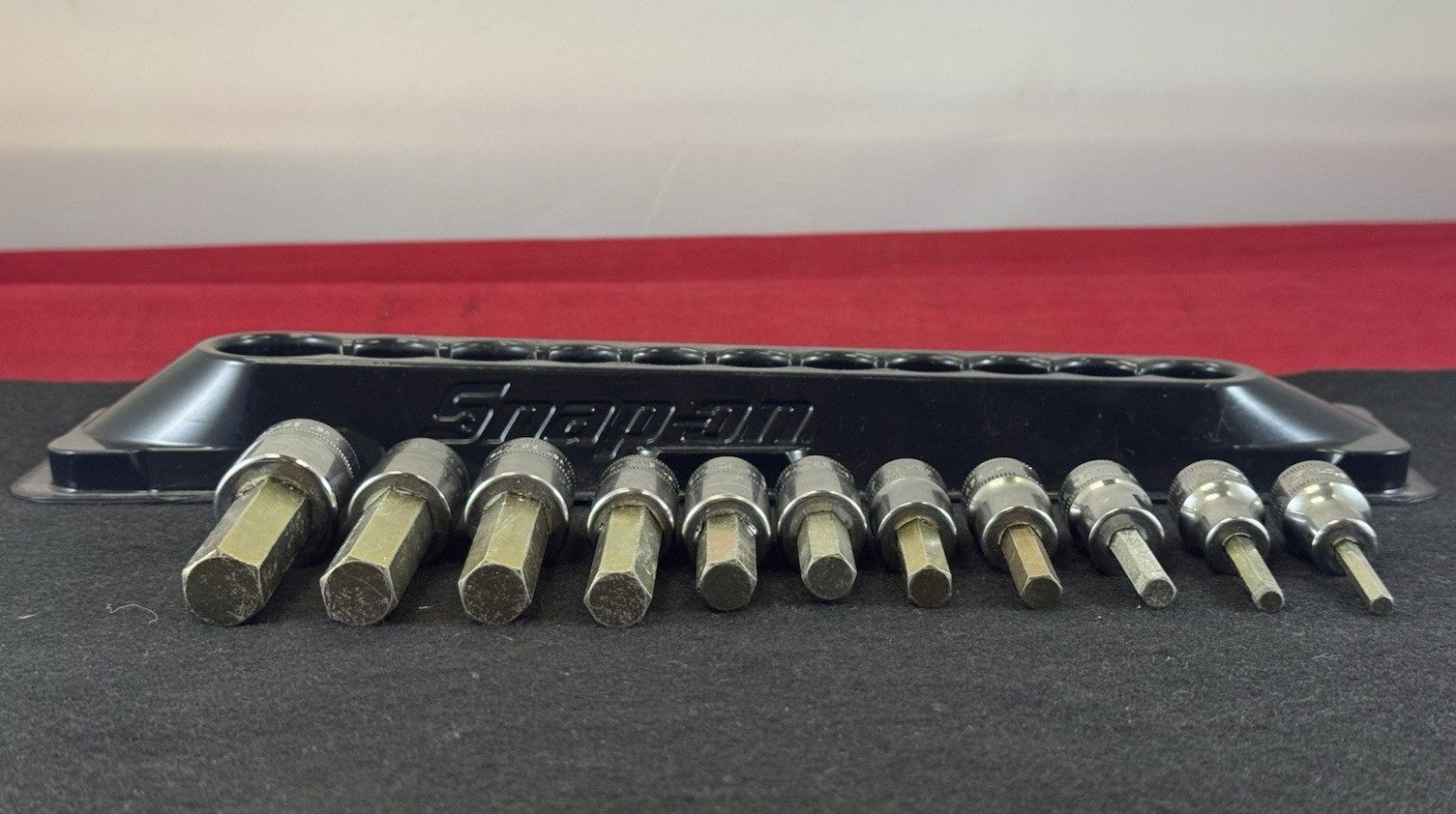 Snap-On 11 pc 3/8″ Drive Metric Standard Hex Bit Socket Set (4-14 mm) 211EFAMY