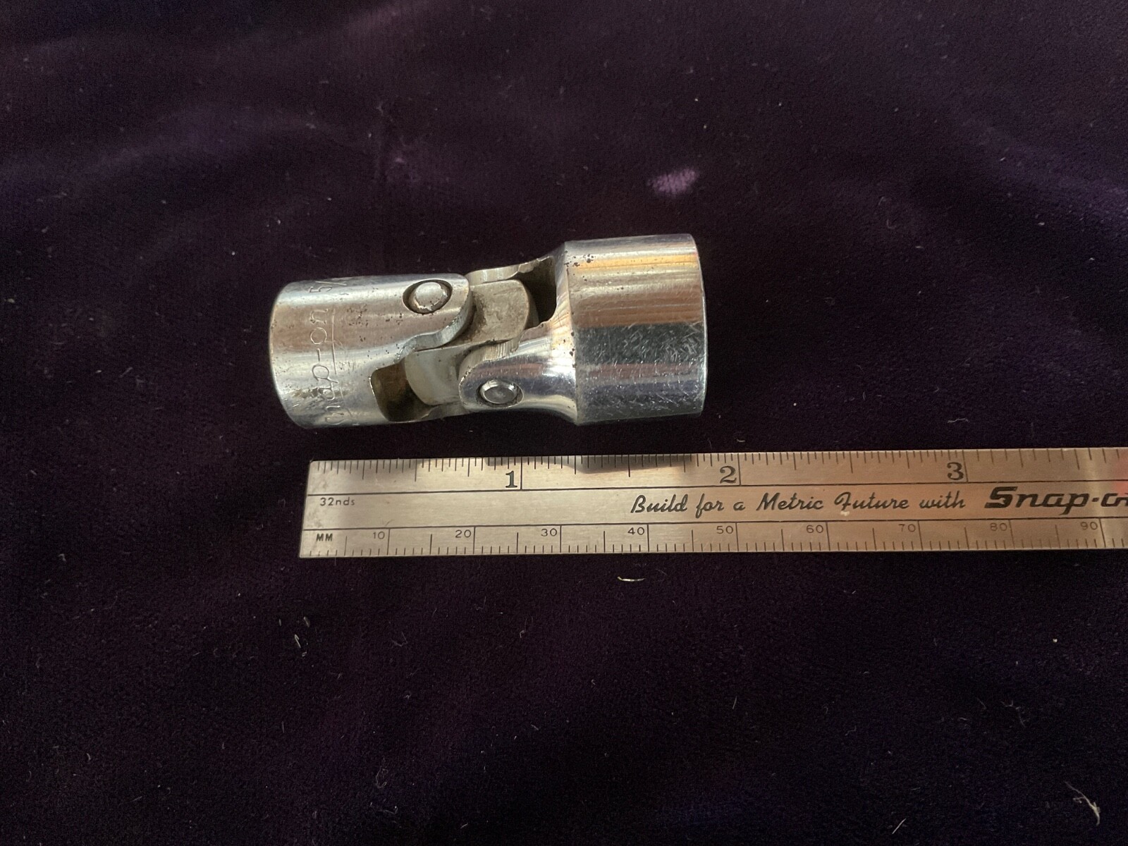 Snap on FVU 20 5/8 12-pt 3/8 Drive Universal Swivel Socket Underlined Logo