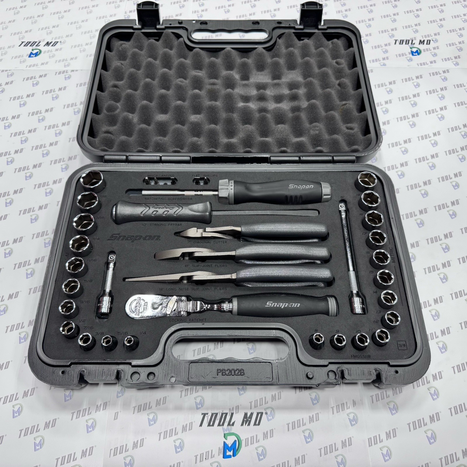 Snap-on Tools NEW 33Pc 3/8″ Drive Metric & SAE Assorted Service Set 233FSMBFDT