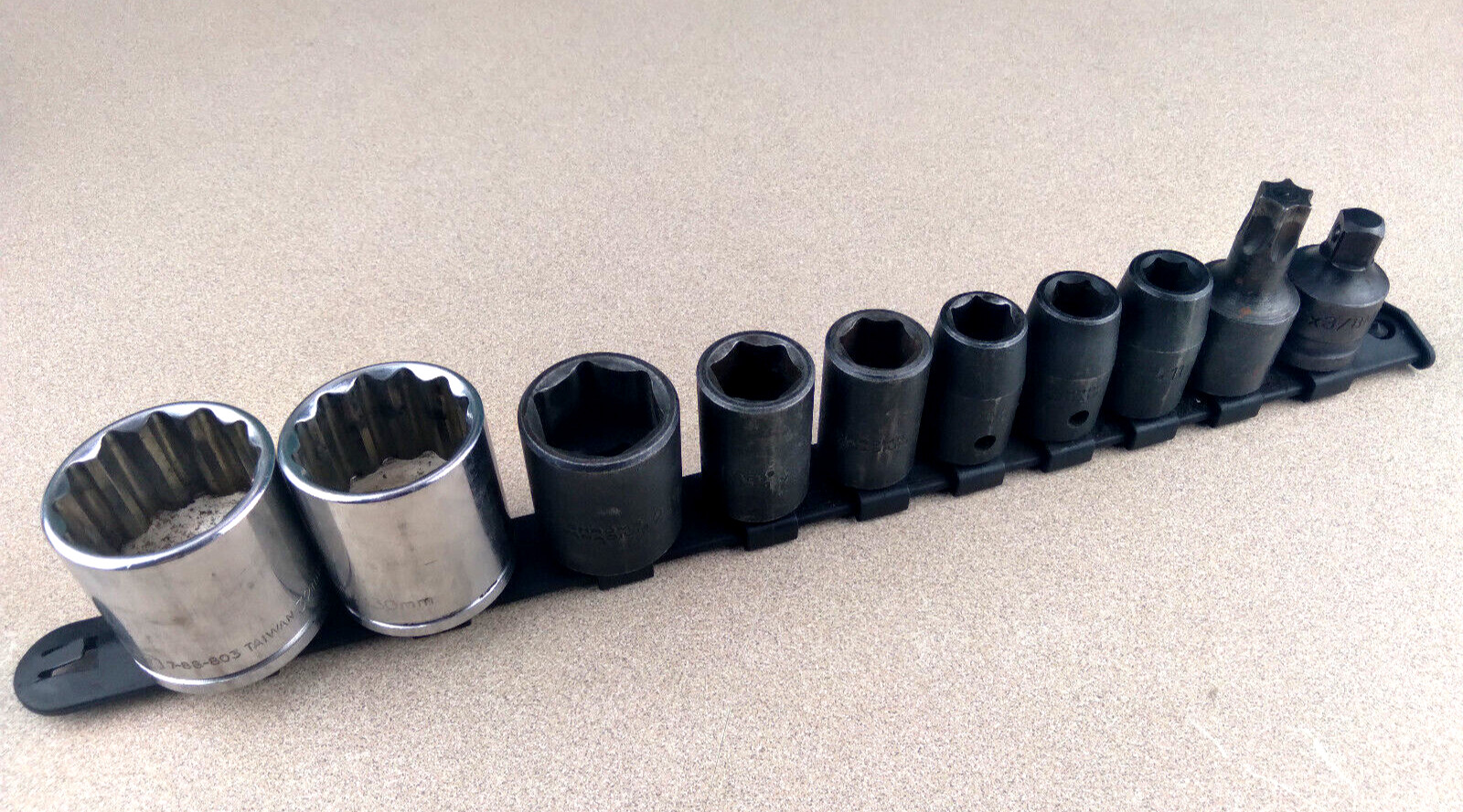 LOT OF 10 ASST 1/2″ DRIVE METRIC IMPACT SOCKETS AND 2 VARIOUS T60 11MM-32MM