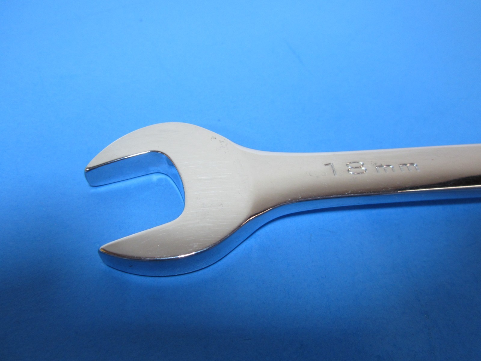 S.K. TOOLS * New Old Stock * 18mm 12-point # – 88318 Combination Wrench