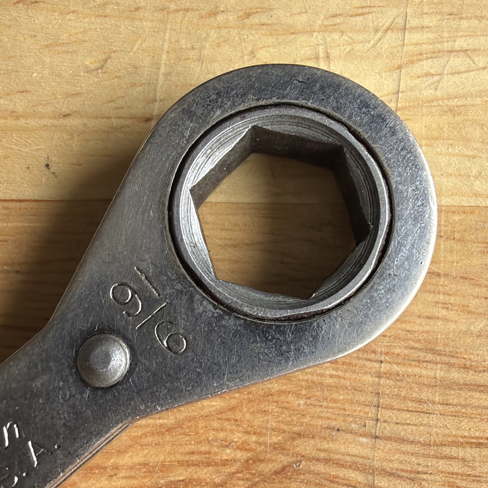 New Britain 1/4″ Square Ratcheting x 9/16″ 6 Point Fixed Box End Wrench RW40 USA