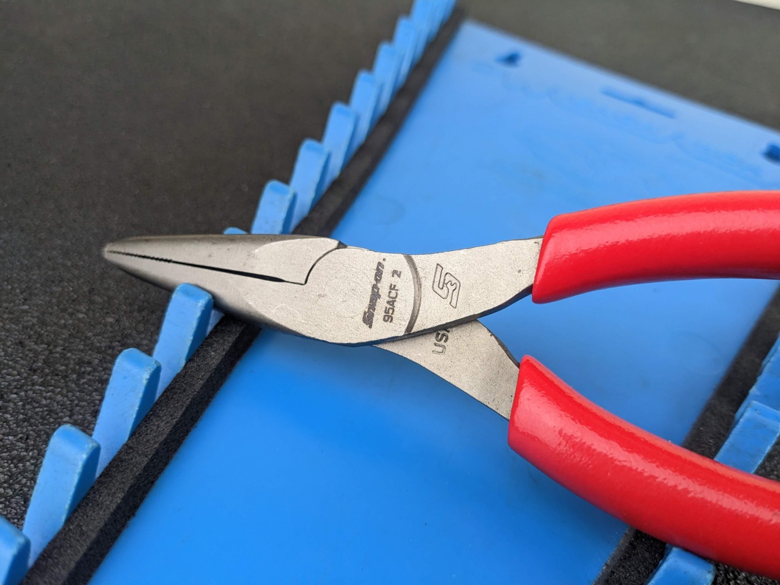 #bo690 Snap-on Tools USA RED 6″ Soft Grip Needle Nose Pliers 95ACF