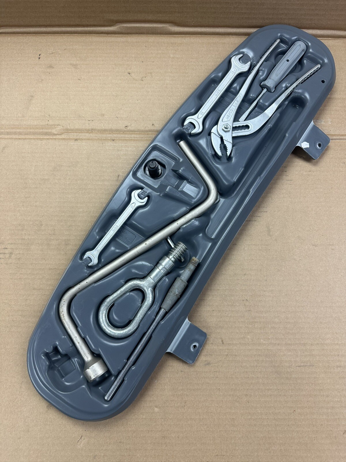 BMW E46 TRUNK TOOL KIT HOLDER 330 325 323 328 Sedan Coupe OEM