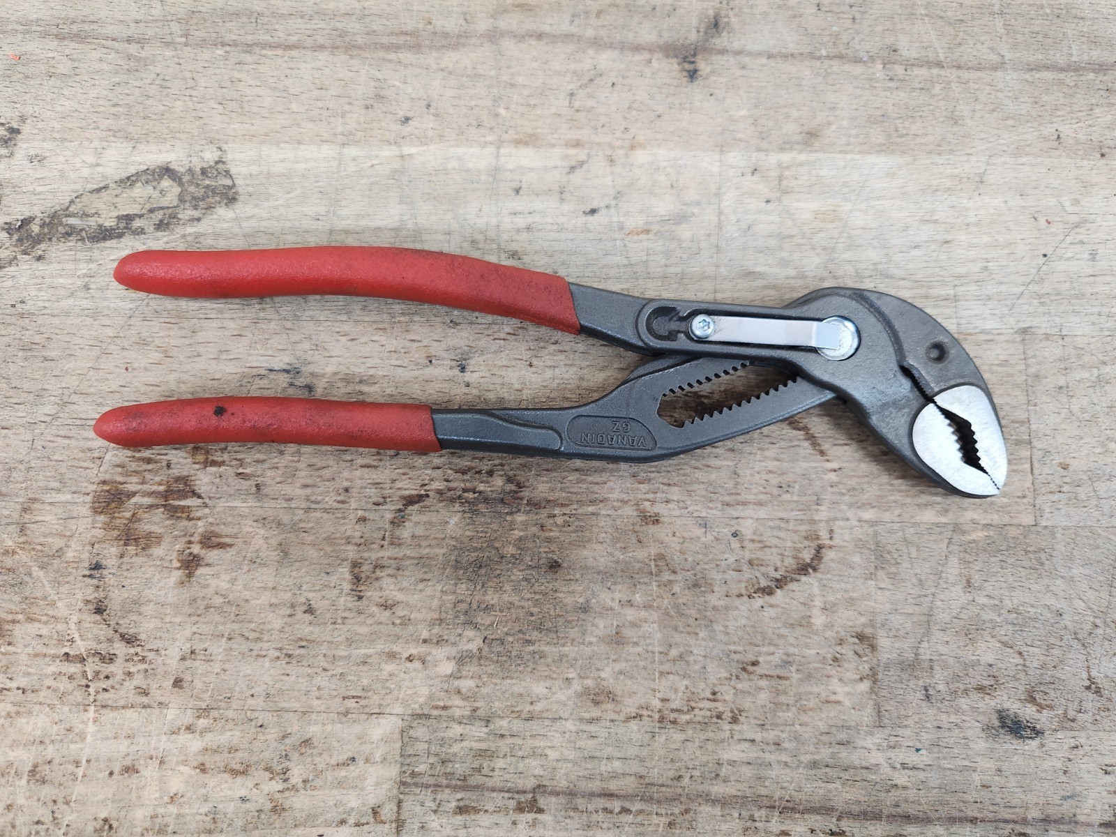 Mac Tools Self-Gripping Cobra Pliers 7″ Knipex P7C