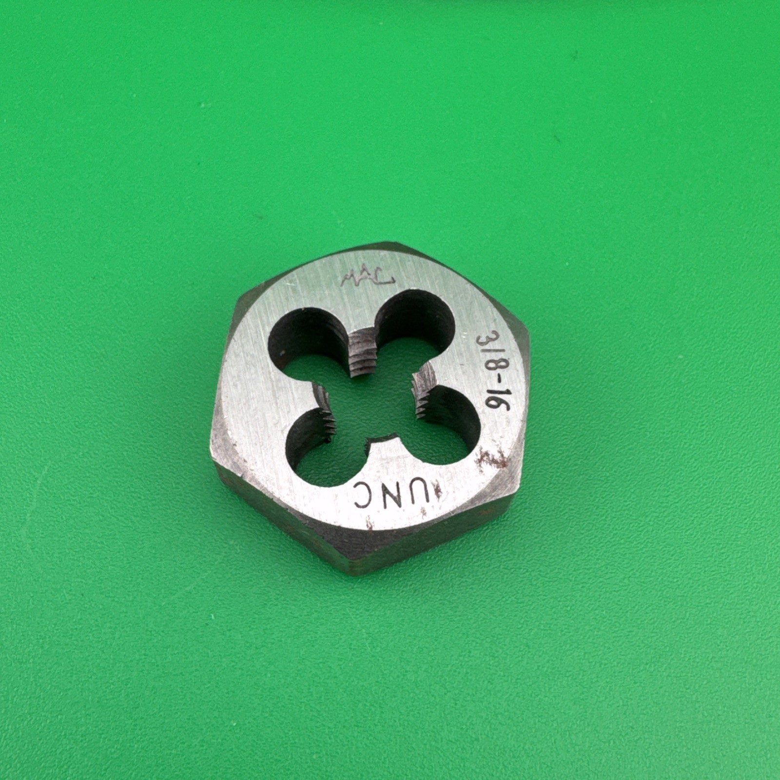 Mac Tools 6524DIA SAE Hexagonal Die 3/8″-16 NC – 1″ Shank