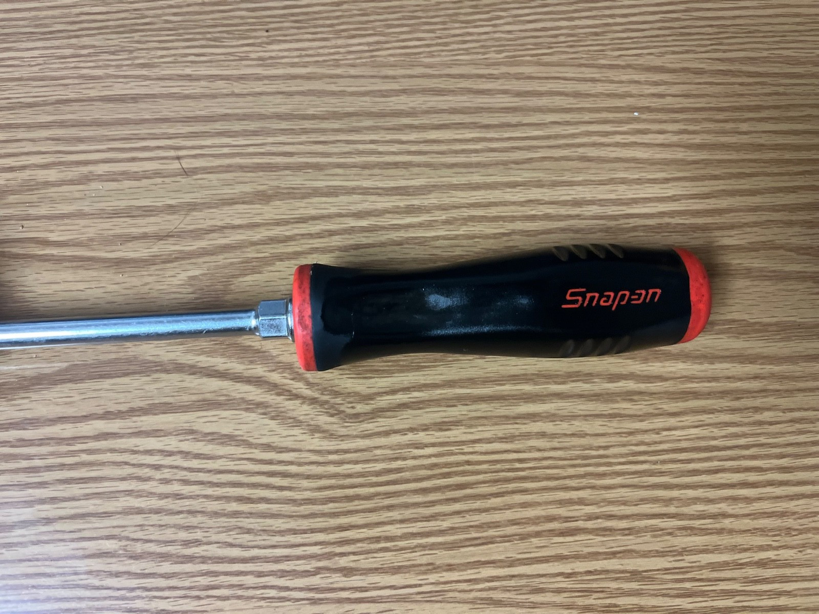 SNAP ON – NO4 PHILLIPS SCREWDRIVER WITH BLACK/RED CUSHION GRIP HANDLE- LOC#279