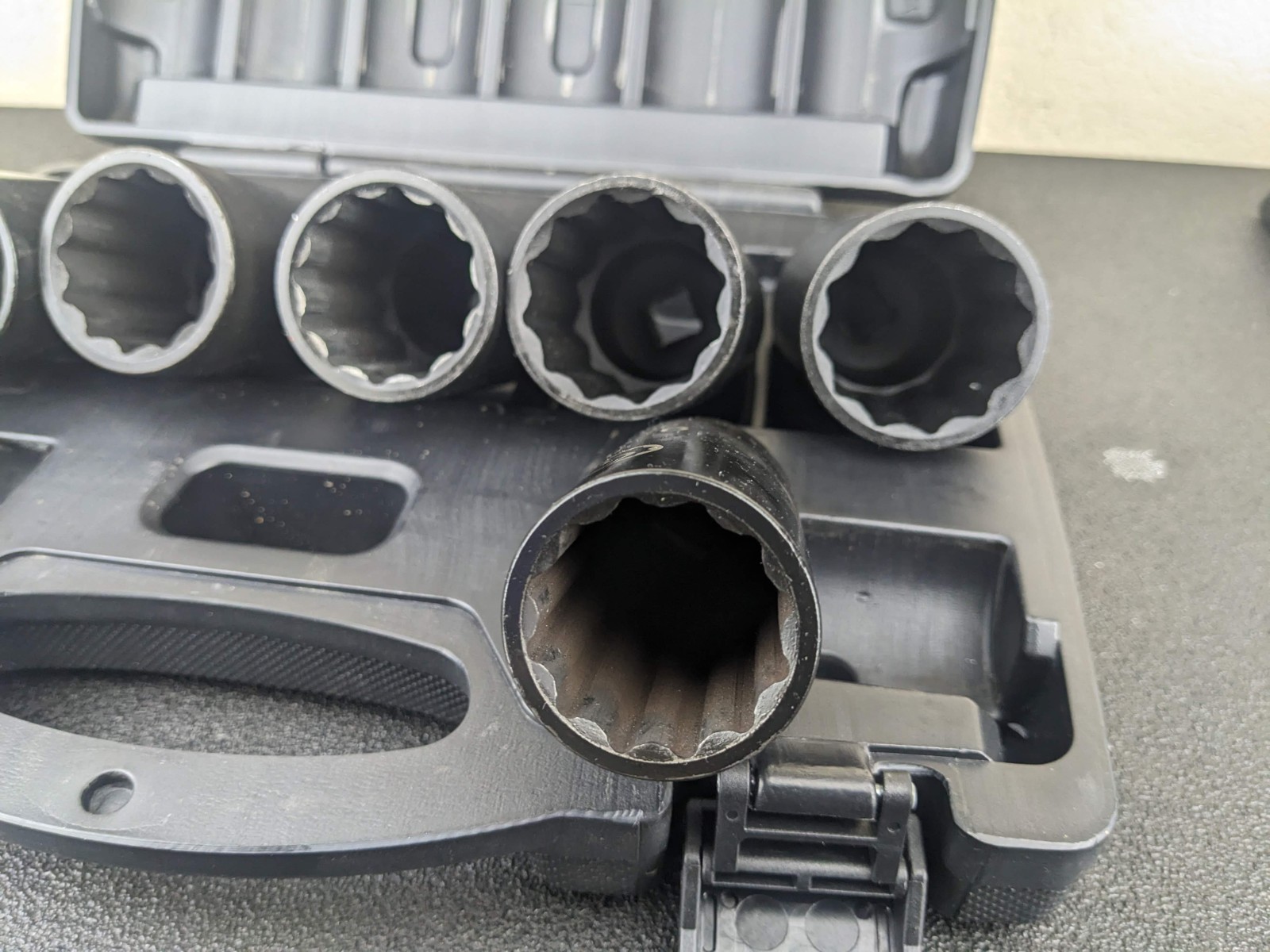 #bm646 CAL VAN TOOLS 976 12-POINT METRIC IMPACT AXLE NUT SOCKET SET