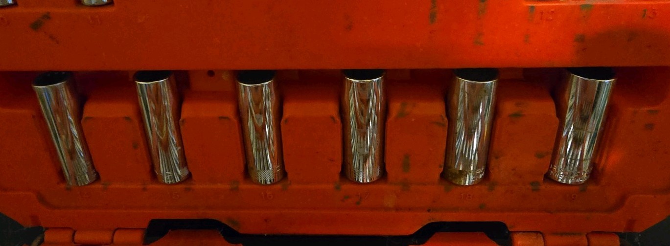 Craftsman 1/4 Socket Set 40 Pieces Includes Assorted Sockets Tubes and Case Used