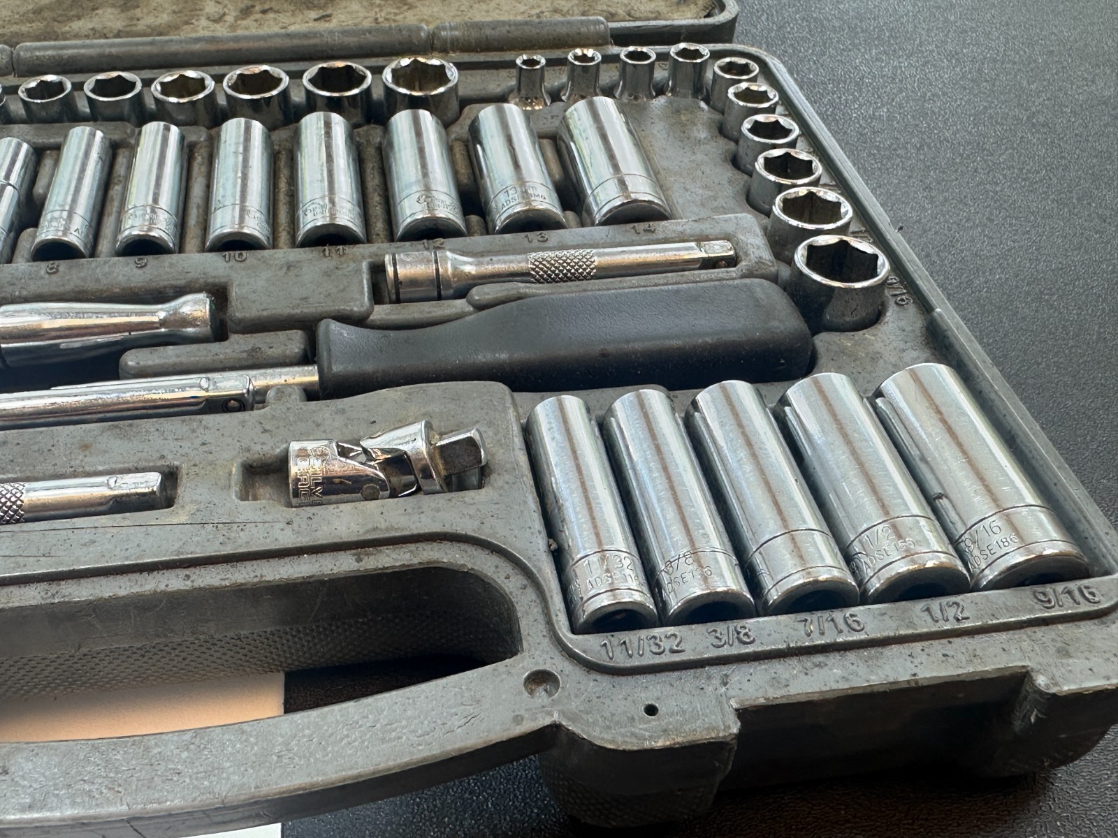 Matco Tools Silver Eagle 1/4″ Drive 50 Piece Chrome Master Socket Set SAE Metric
