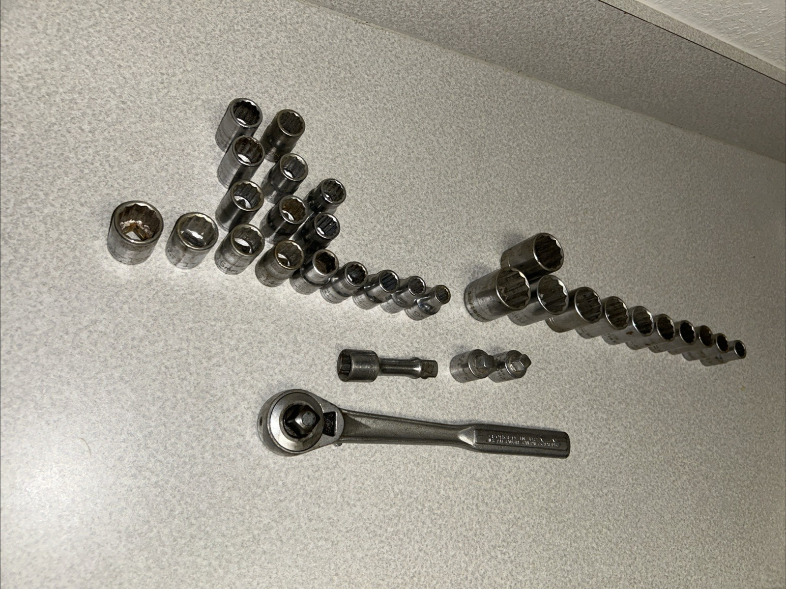 32 pc Assorted Craftsman metric sae sockets Ratchet extension adapters 1/2″ dr