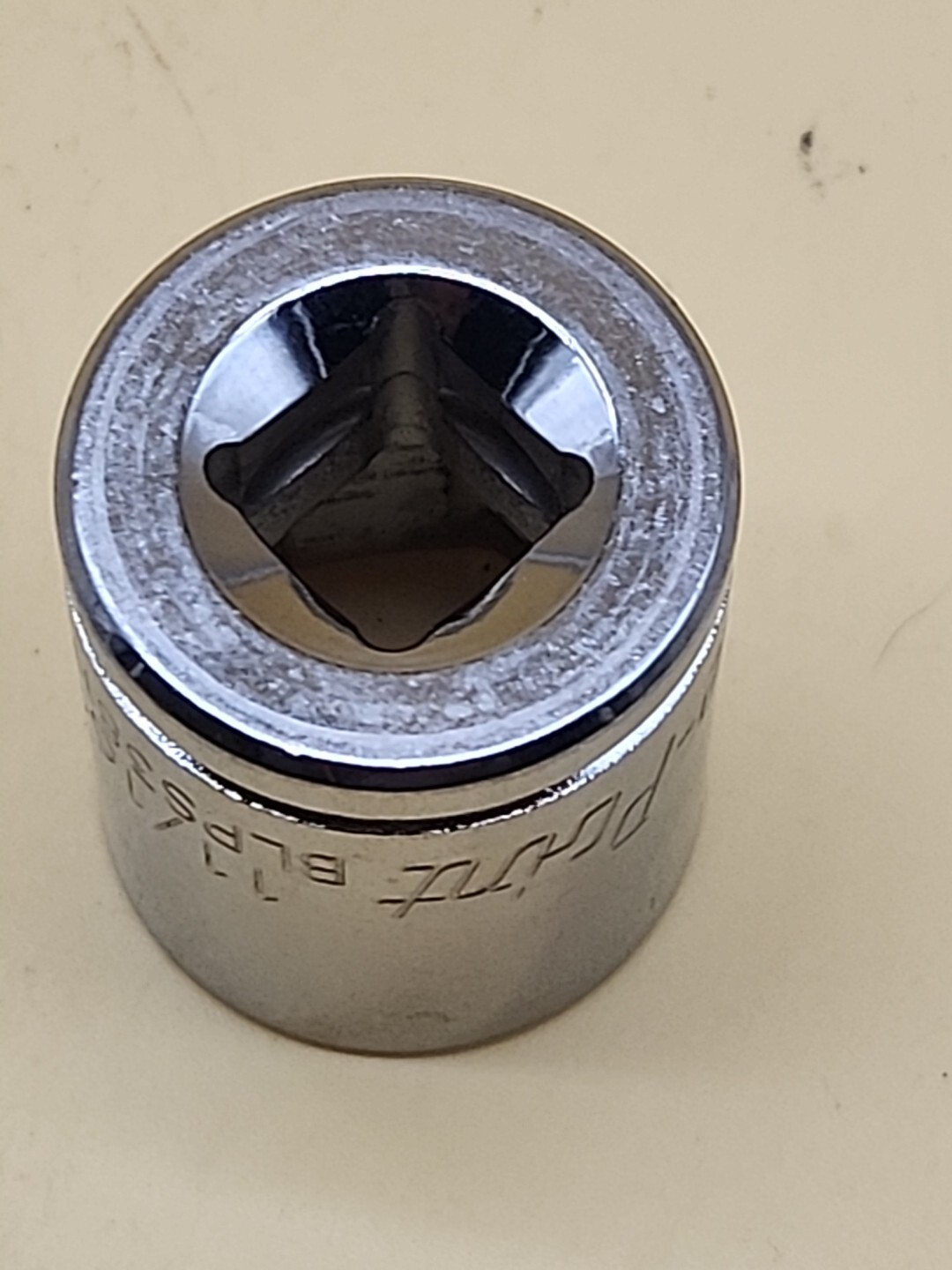 Blue-point Tools 3/8″ Dr. 6-Pt SAE 11/16″ Shallow Socket BLPS381116 USA