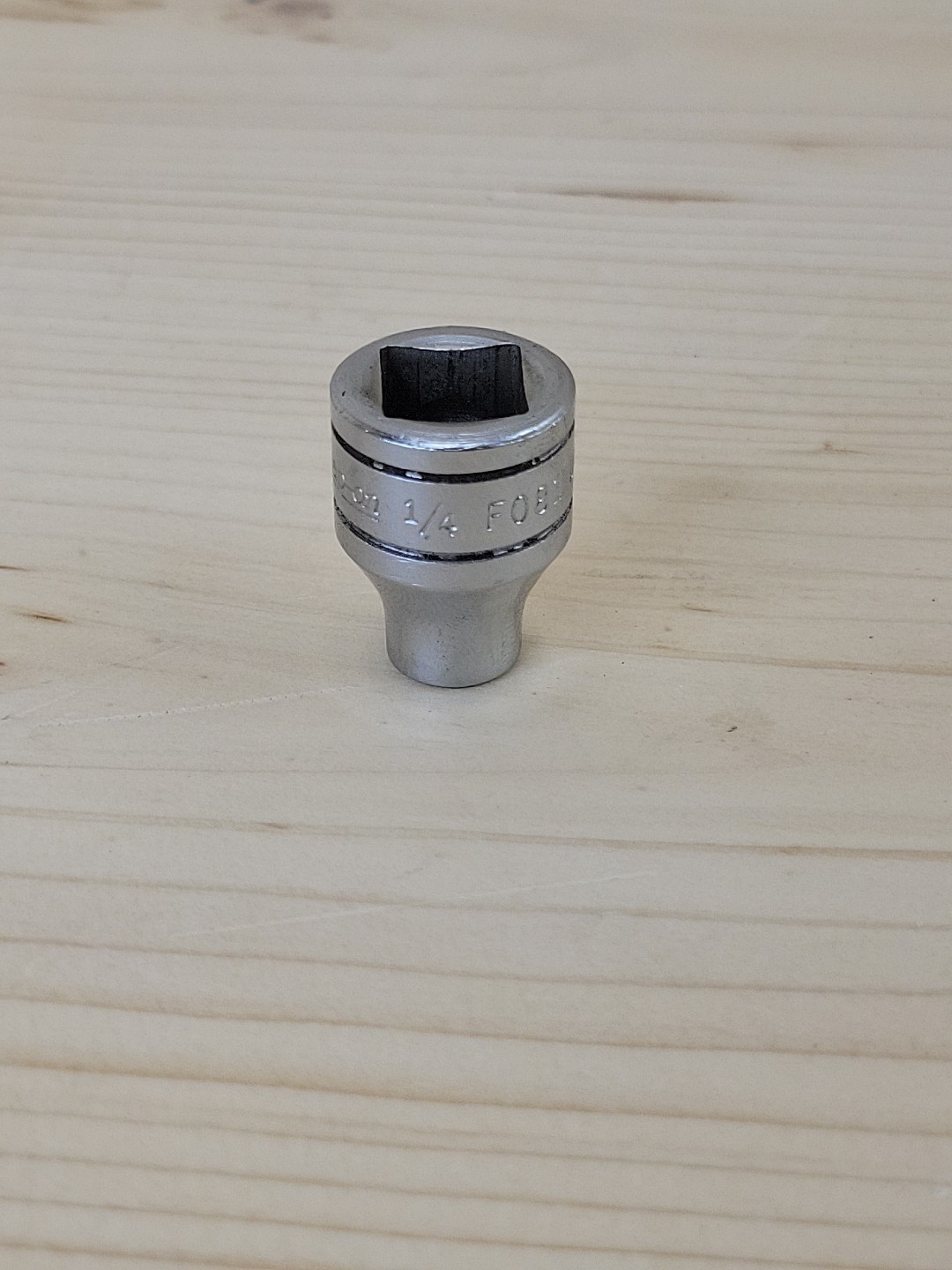 Snap-on Tools F081 1/4″ SAE Flank Drive Shallow Socket 3/8″ Drive 12 Pt