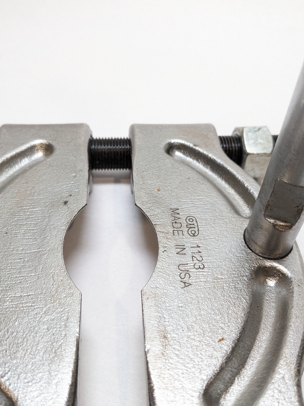 OTC 1123 Bearing Splitter 1/2 to 4 5/8in Two Forcing Screws and 927-A1 Legs USA