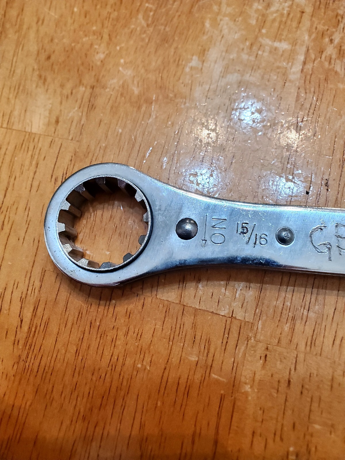 Mac Tools 13/16″ 12PT-15/16″ Spline End Chrome Ratcheting Wrench RBW-35-ES126