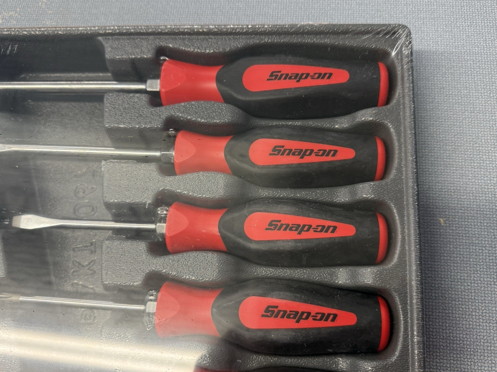 Brand New Snap-on USA 8 piece Soft Grip Combination Screwdriver Set SGDX80BR