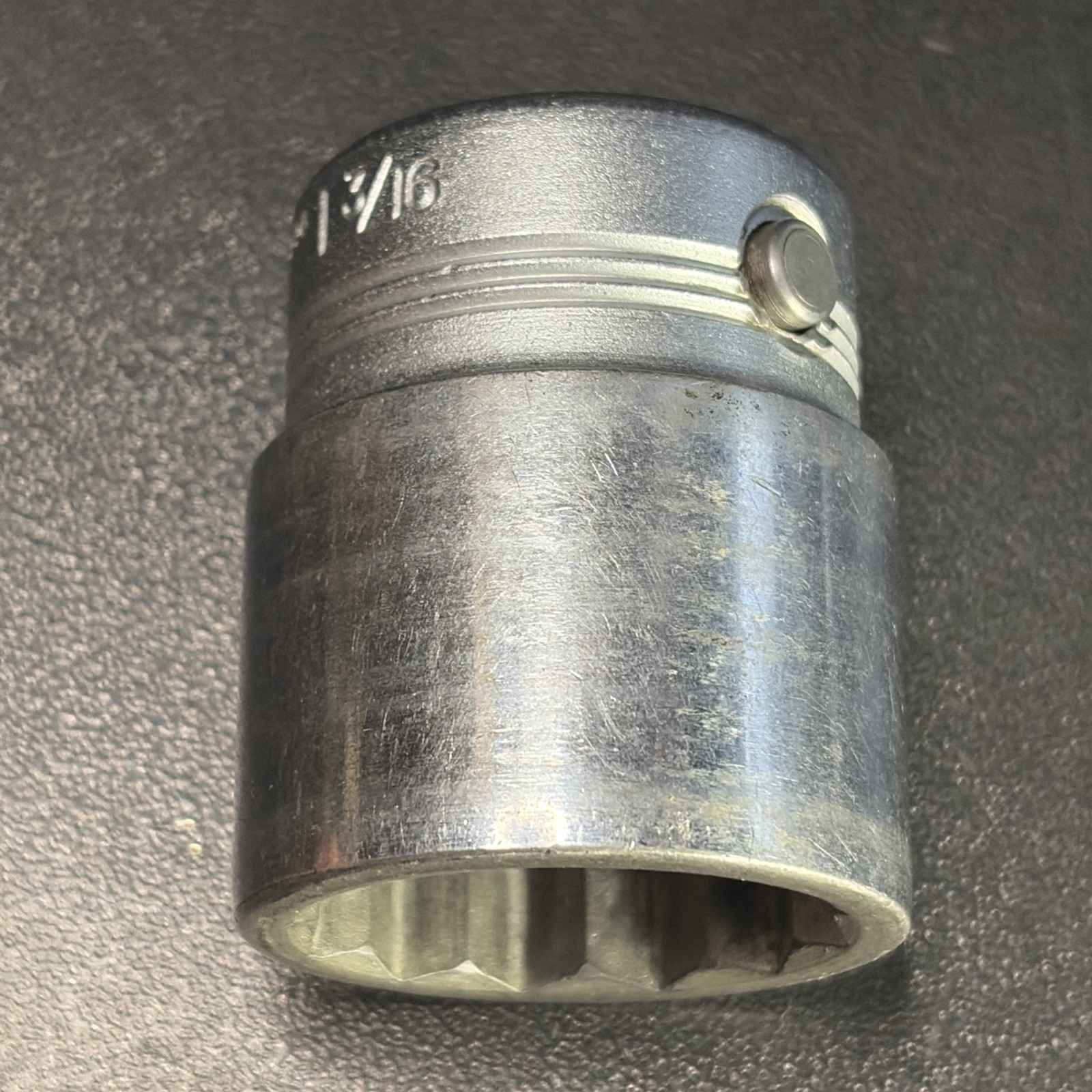 Blackhawk 60038, 1-3/16″ Standard Socket, 3/4″ Drive, Push Button 12 Point