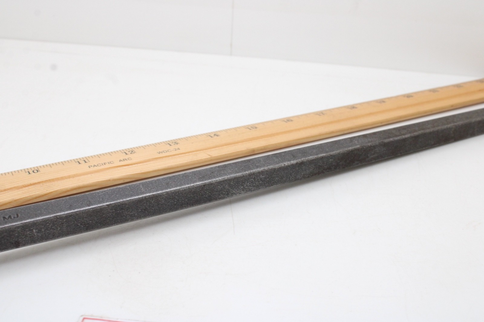 Unbranded 5/8″ Blade 18″ Long Shaft Flat Hard Maroon Handle Screwdriver