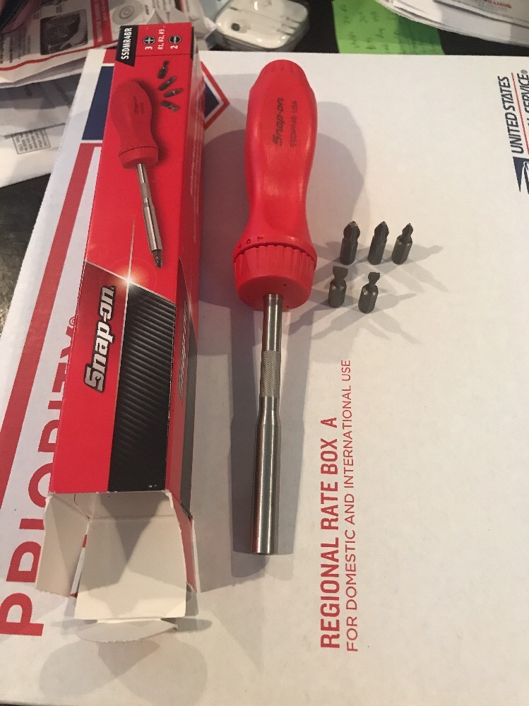 Snap On ssdmr4br red ratcheting screwdriver with 5 bits