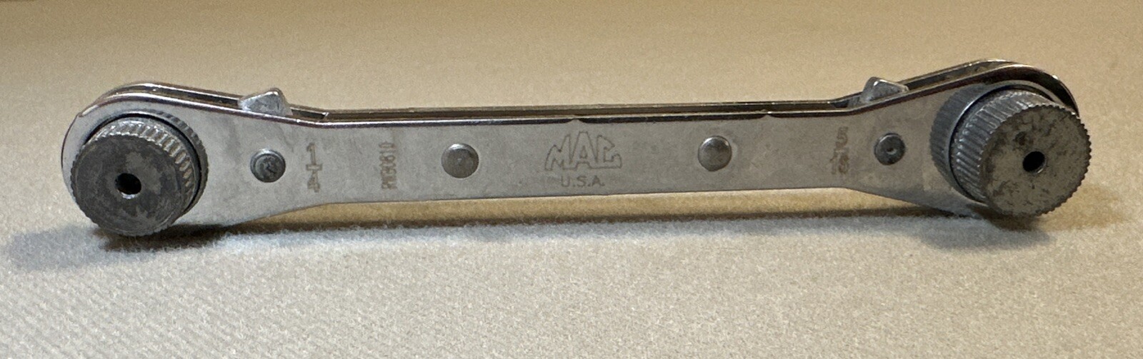 MAC Tools RWB0810 1/4 X 5/16 Specialty Thumb Wheel Ratcheting Offset Wrench New