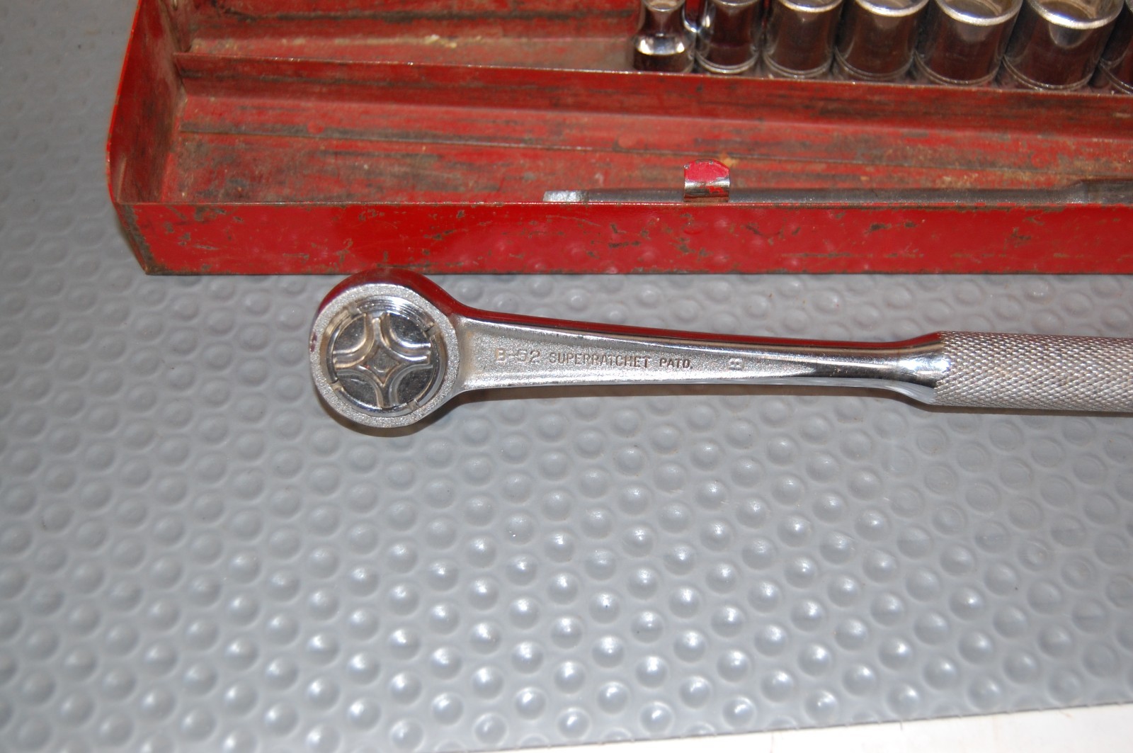 A+3 Vtg Williams 3/8 drive sockets with ratchet and extension