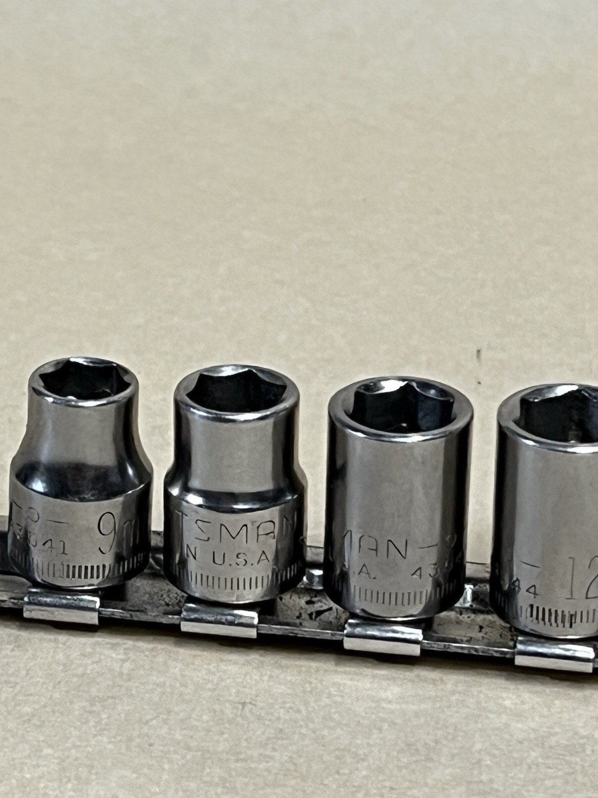 Craftsman USA 3/8” Drive Metric Socket Set 9-21mm No Skips G Series 13pc W/ Rack