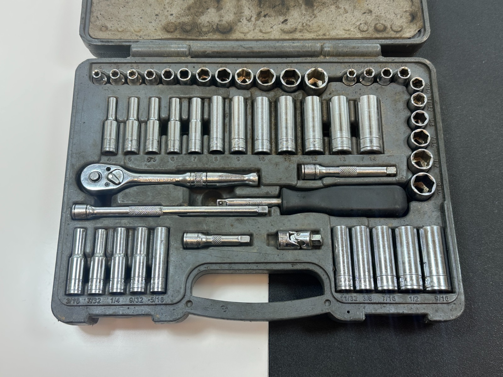 Matco Tools Silver Eagle 1/4″ Drive 50 Piece Chrome Master Socket Set SAE Metric