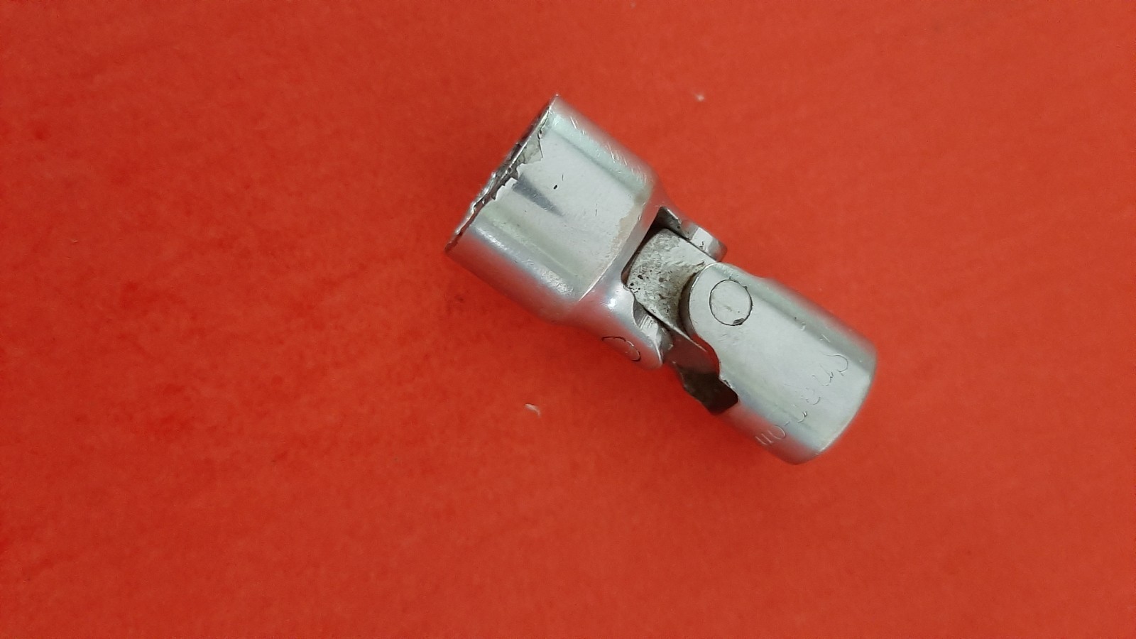 Snap-on Tools USA FVU20 5/8″ Shallow Universal Socket 3/8″ Drive 12pt Point