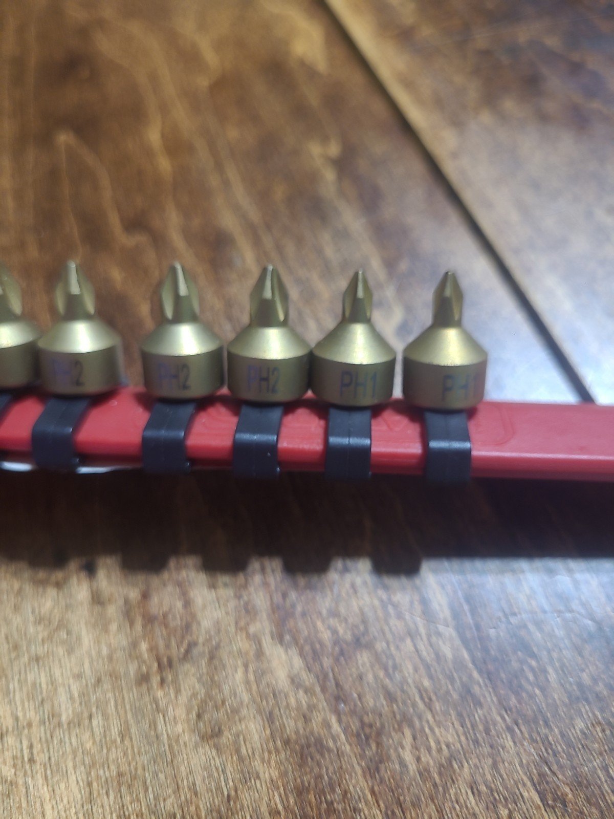 Matco Tools SA1P7R is a 7-piece, 1/4″ drive Phillips screwdriver bit socket set