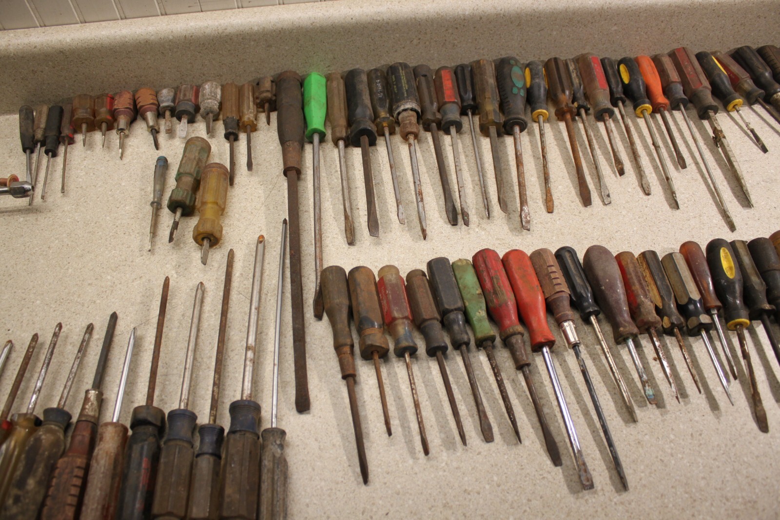 Lot Of Various Size Flat Head & Phillips Head Screwdrivers Vintage Old Tools9357