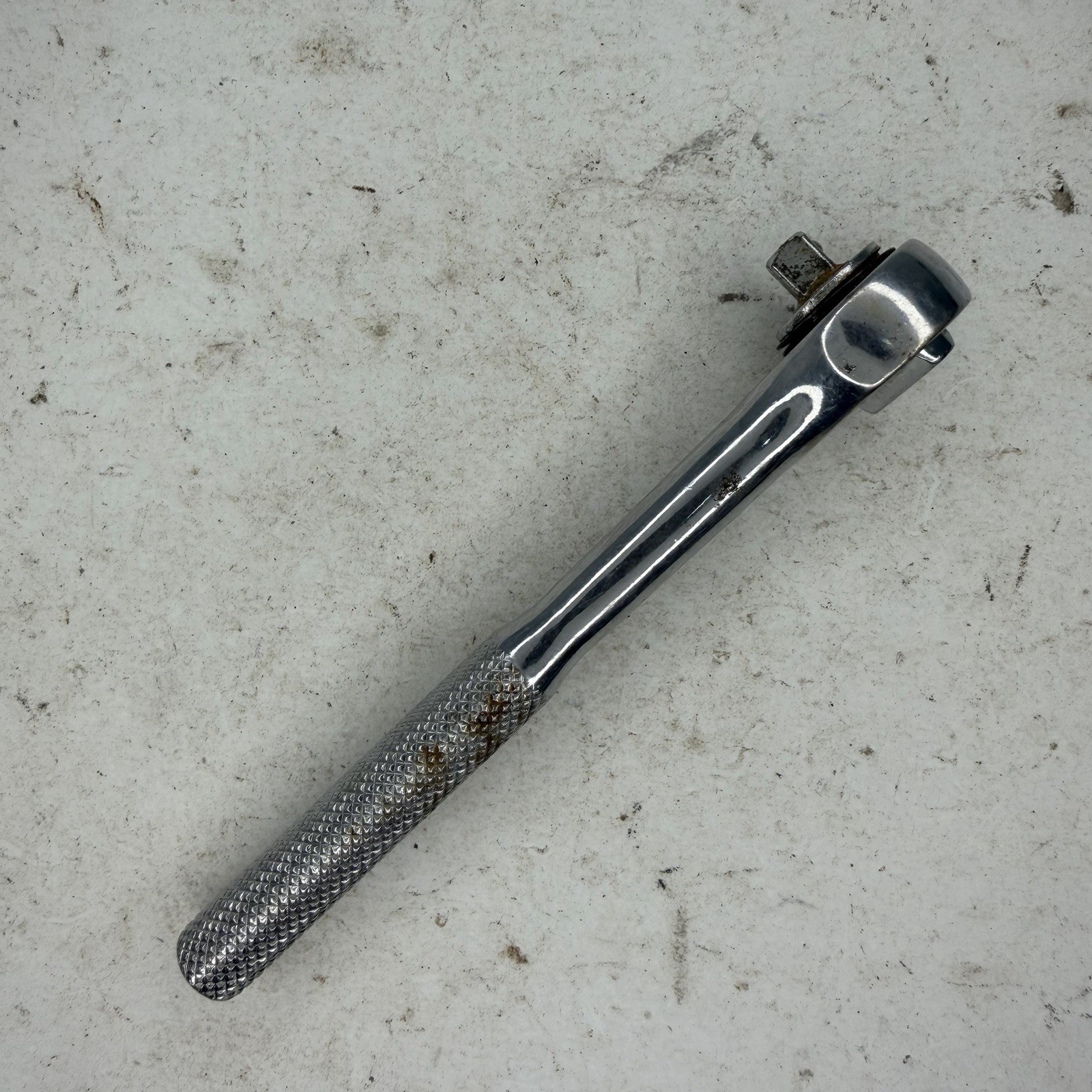 Unbranded 1/4″ Drive Ratchet Knurled Handle Taiwan Chrome – Rust