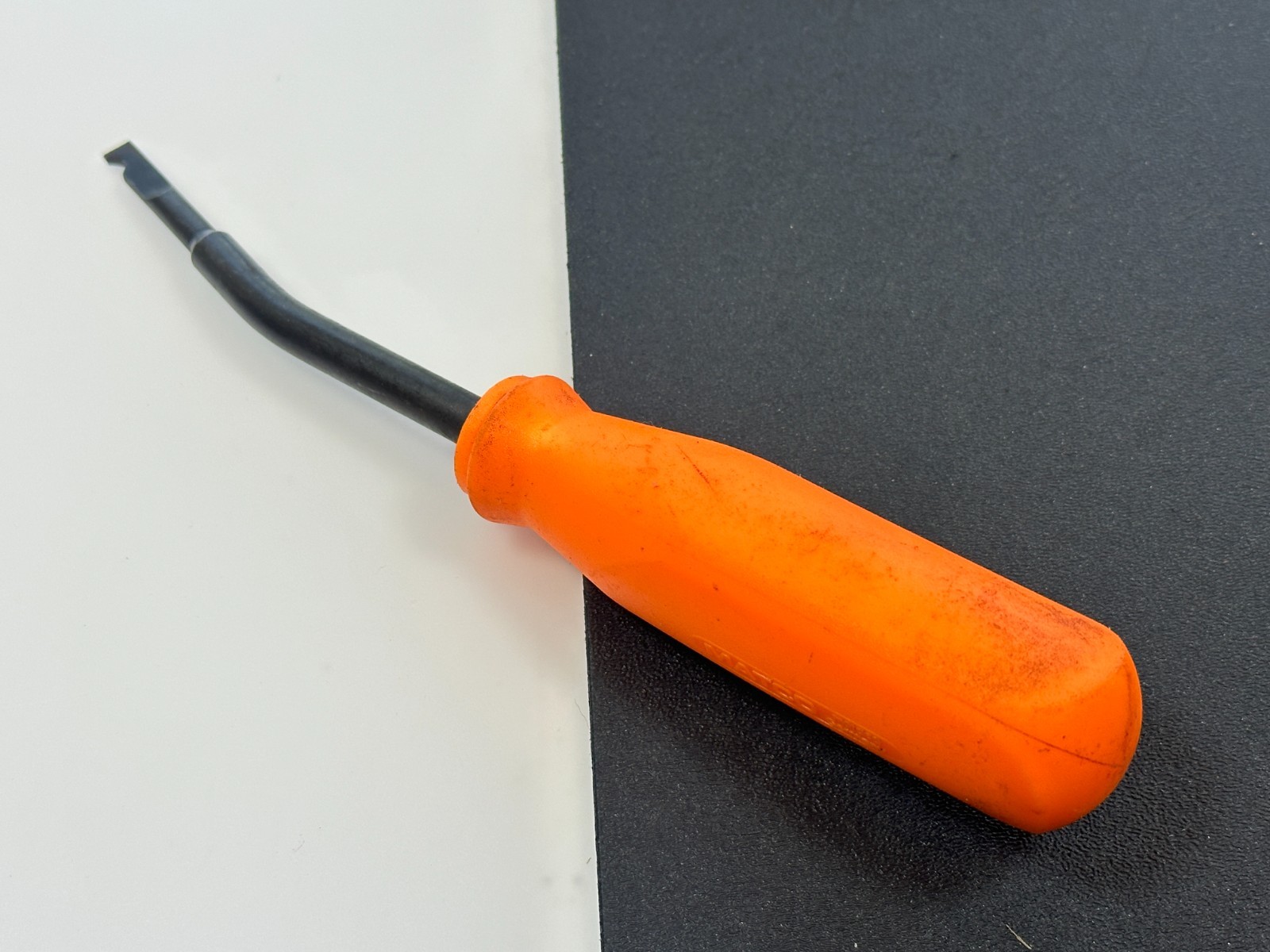 Matco Tools Witte Germany ORANGE Hard Grip Specialty Trim? Clip? Tool