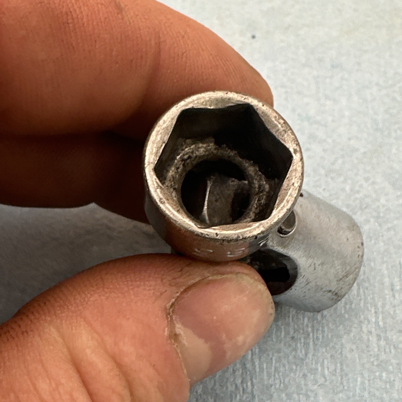 Mac Tools XU186 03 SAE 9/16″ 3/8″ Drive 6 Point Universal Socket *Loose