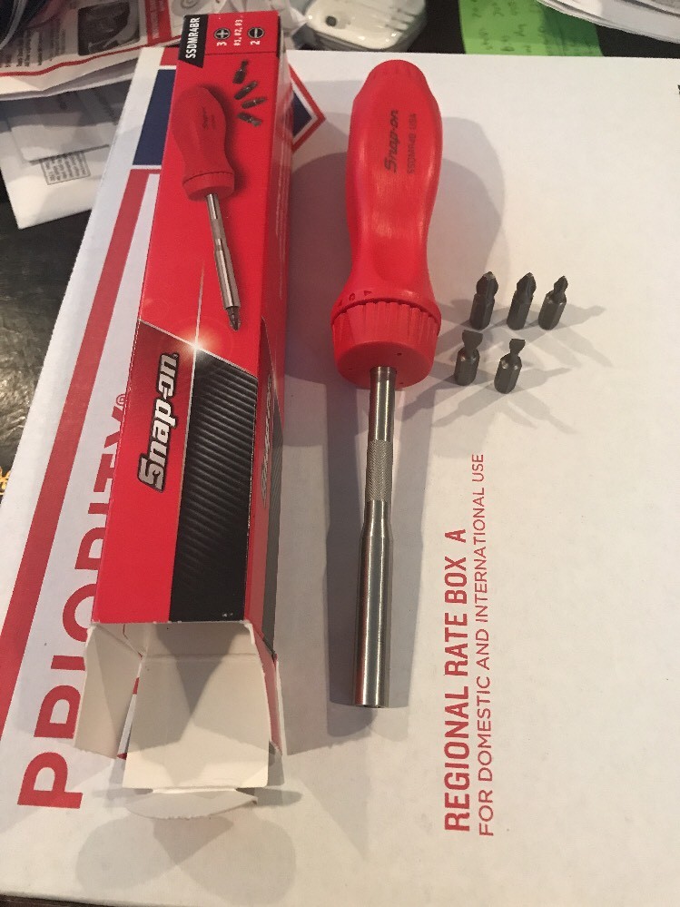 Snap On ssdmr4br red ratcheting screwdriver with 5 bits