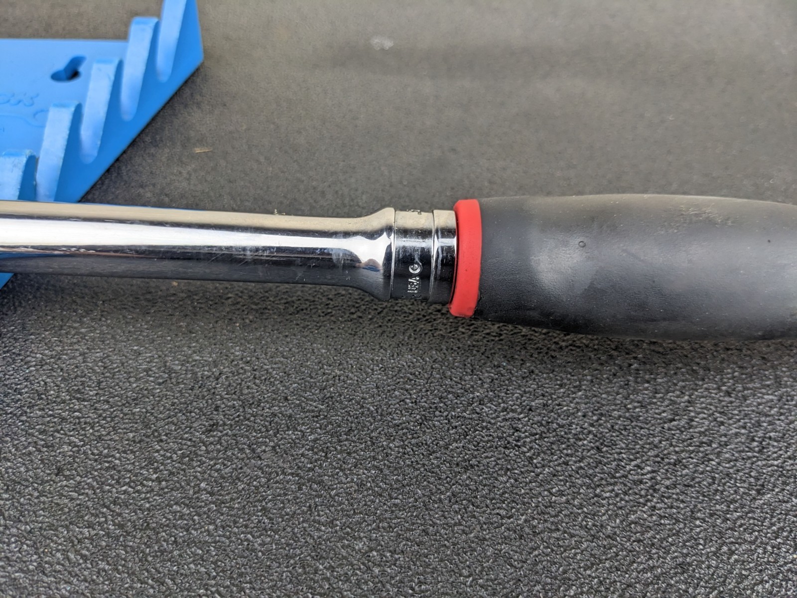 #bo673 Snap On Tools SHBB24 1/2″ Drive 24″ Soft Grip Handle Breaker Bar RED