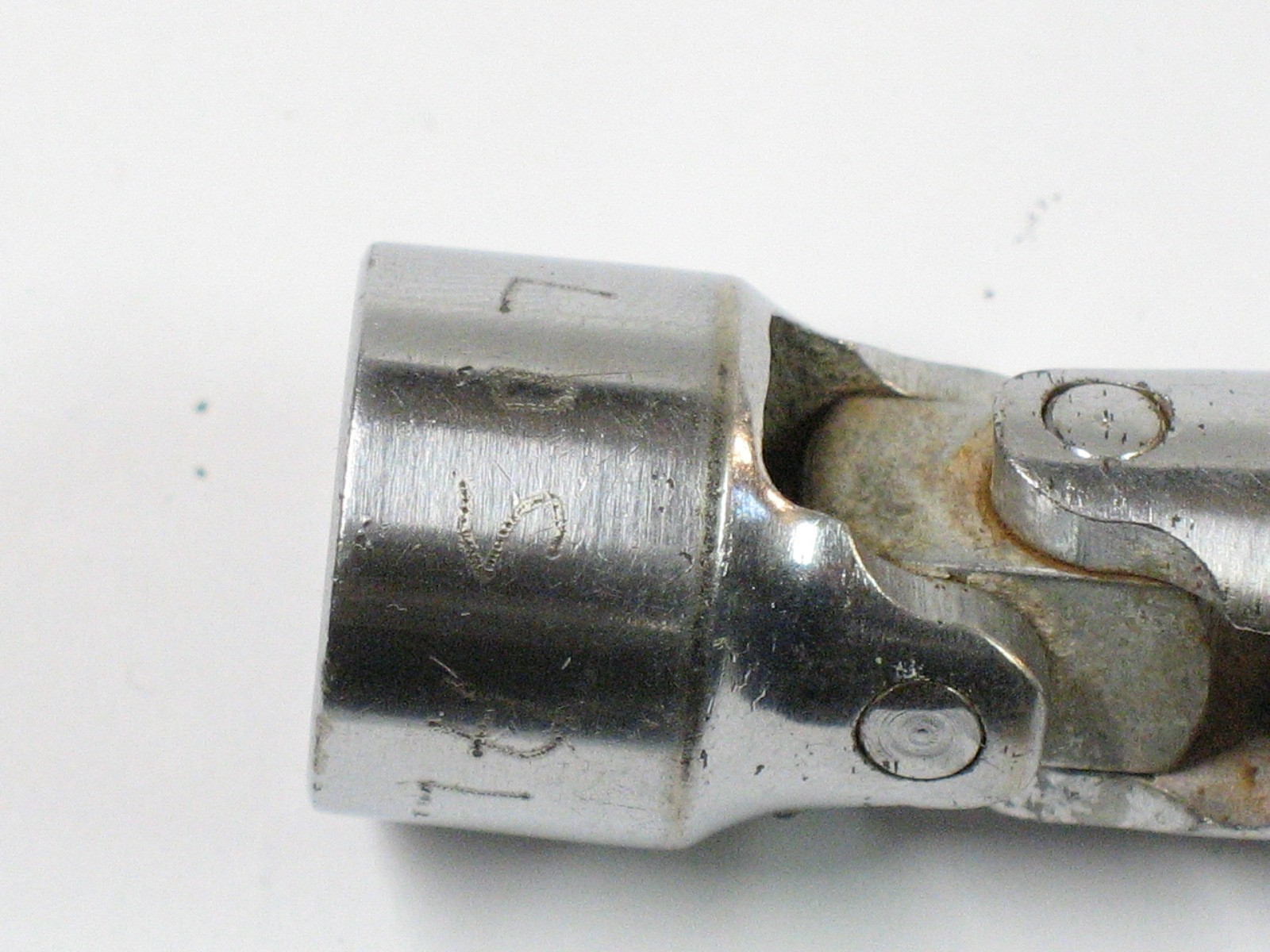 Snap-On Tools 5/8″ 3/8″ Drive 12 Point Shallow Universal Swivel Socket FVU20