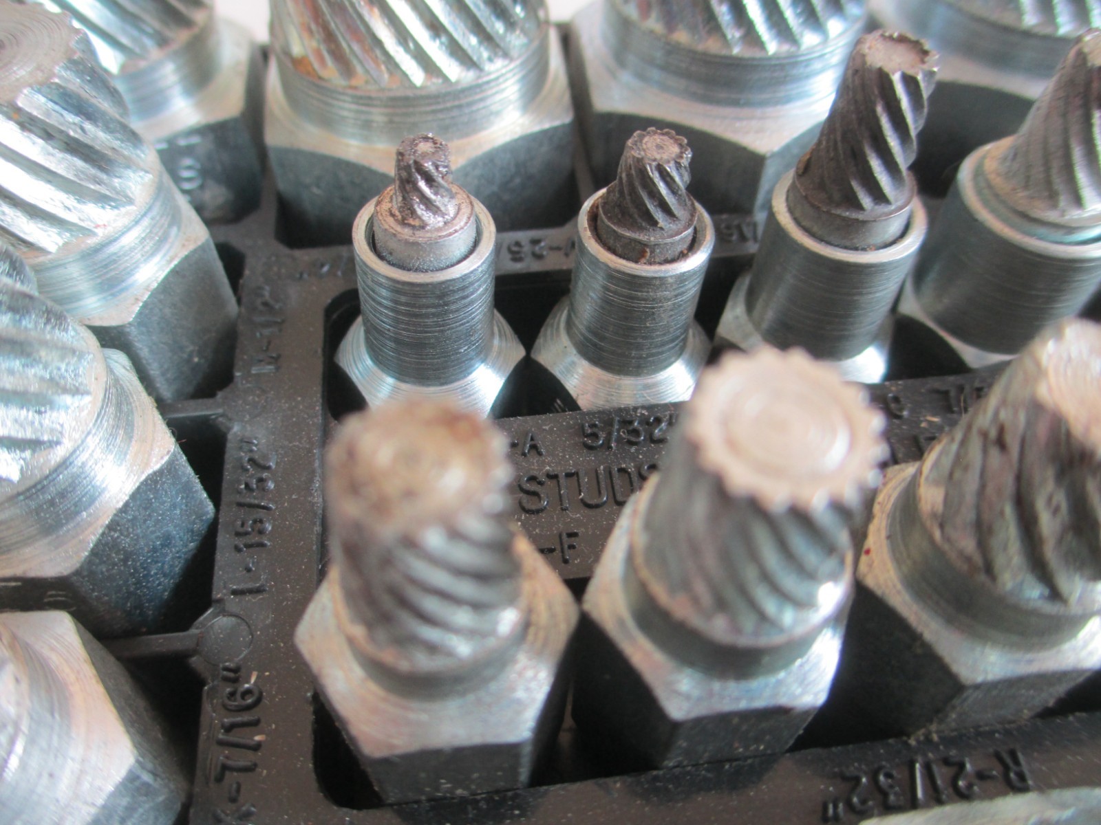 Nice Blue-point REX-25 25 Piece Spline Bolt Stud Extractors 1/8 to 7/8″ A18