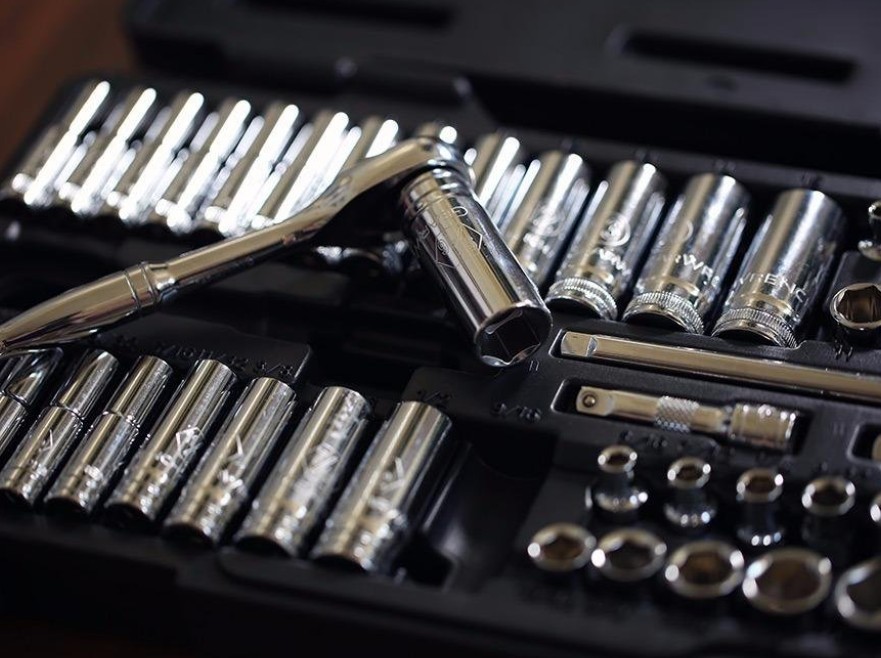 GEARWRENCH 80300P – 51 Pc. 1/4 Inch Drive 6 Pt. 120XP Mechanics Tool Set