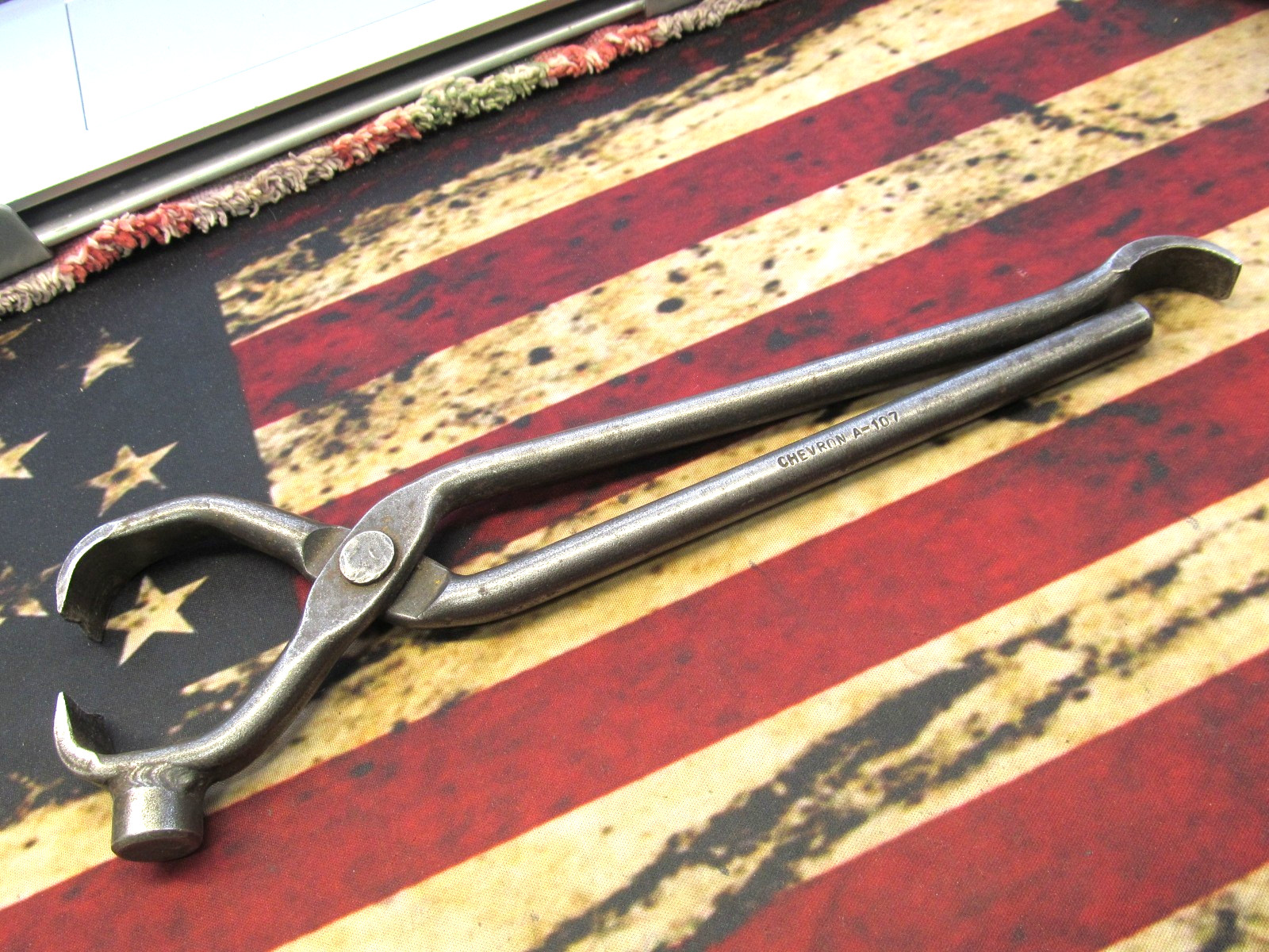 Vintage Chevron A-107 Wheel Weight Tool – Unique & Rare – Nice Used Condition