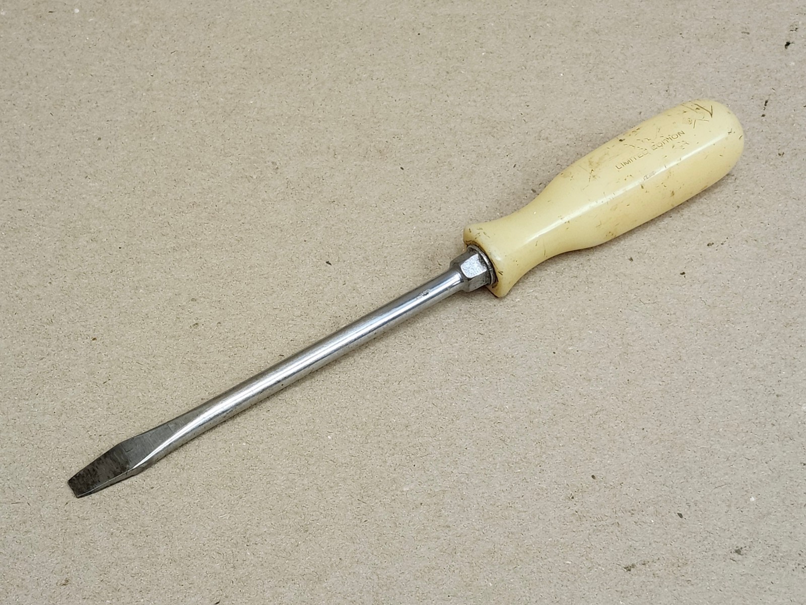 Snap-on 500 Limited Edition 5/16 X 6 in Flat Blade Screwdriver